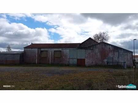 bâtiment 586 m² lege