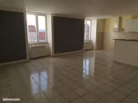 a louer au breuil sur couze (63052)  centre-ville : appartement de 73 m²