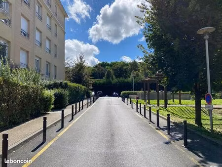 place de parking extérieure