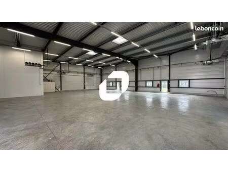 local d'activité 871 m²