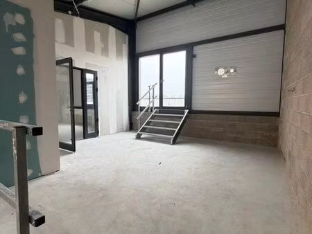 local d’activité 200m2 avec terrasse 19m2