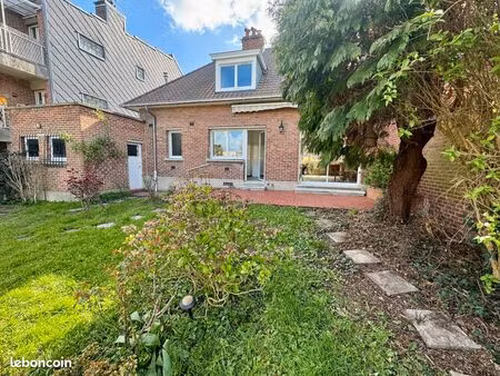 maison rénovée 2 chambres + dressing + bureau - jardin 450m² - double garage - cave