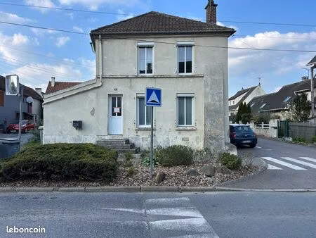 maison de ville 5 pièces 100 m2 ( centre ville )