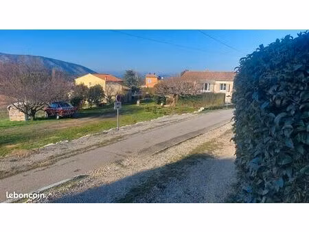 terrain constructible + maison ( sur 2133m2)