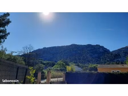 robion tres beau terrain a batir 1000 m2