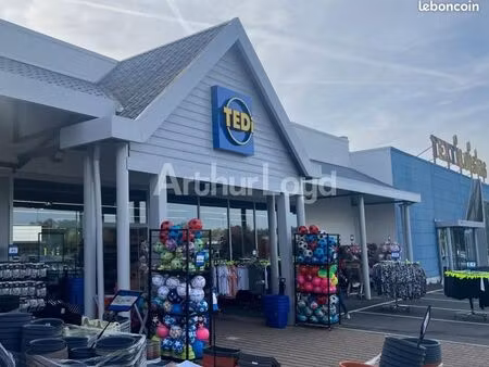 local commercial 800 m²