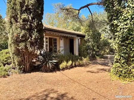 belle villa très lumineuse sur 738 m² de terrain  coeur de village