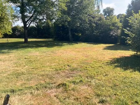 rare : terrain plat constructible 514 m² – à 5 min de la sortie d’autoroute – grésy sur ai