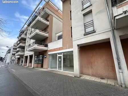 local bureaux 864 m²