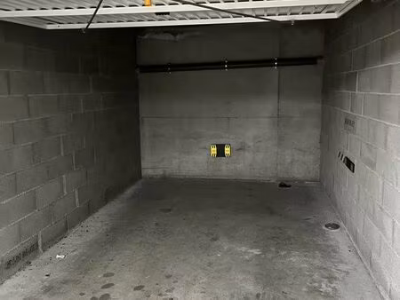 garage fermé sécurisé