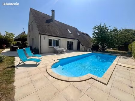maison 7 pièces de 150 m2 sur terrain arboré avec piscine