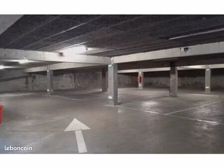 place de parking sécurisée