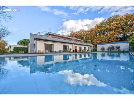 maison 7 pièces 251 m²