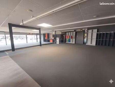 local commercial 306 m² lorient