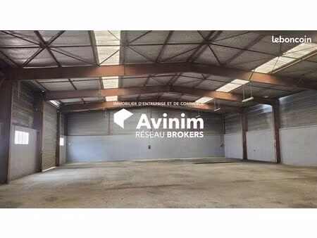 local 700 m² sorgues