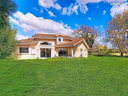 villa 5 pièces 145 m²