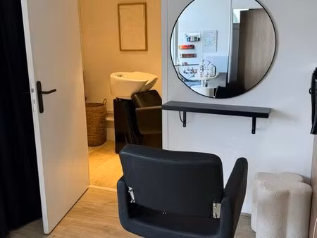 à louer - poste pour coiffeuse