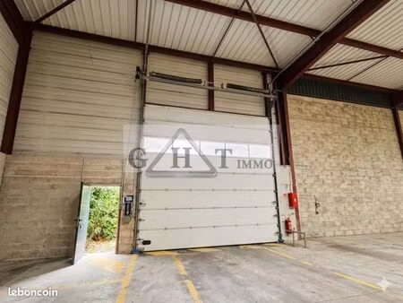local industriel 688 m²