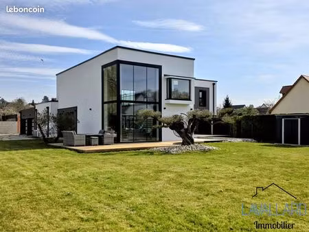 pavillon 7 pièces 260 m²