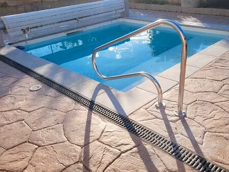 villa + dépendance+piscine +panneaux solaires