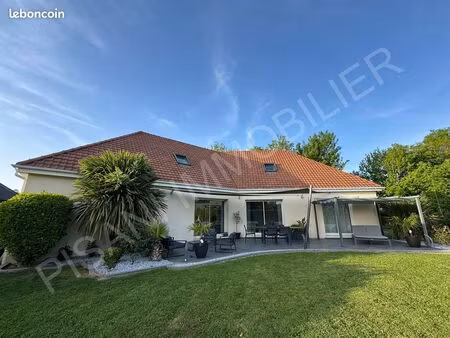 pavillon 8 pièces 177 m²