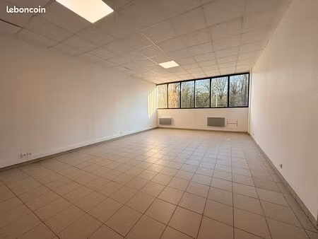 vaux le penil - bureau 45m2