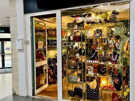 local commercial plein centre d’auray