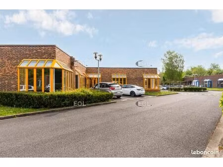 local d'activité 855 m²