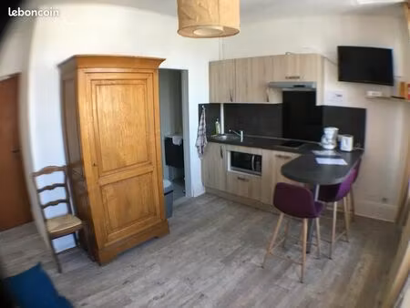 f2 meublé 2e étage 150 m de la mer