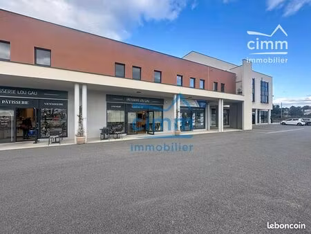 bureaux 68 m² mazan