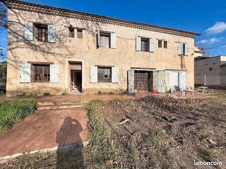 local 352 m² robion