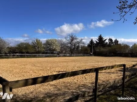 local divers 13500 m² porcaro