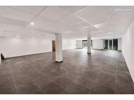 local rdc neuf pmr avec parking