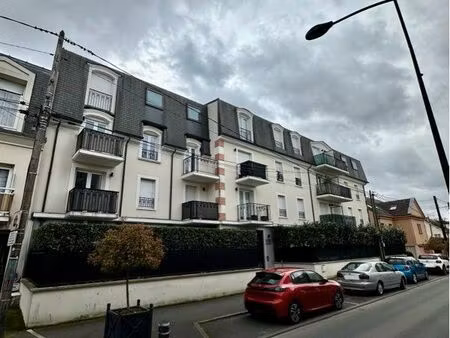 parking 2 min à pied de la gare