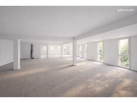 local neuf pmr avec parking