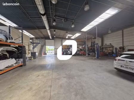 local d'activité 1 085 m²