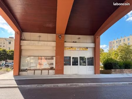 local commercial et appartement