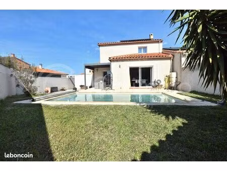 villa 3 faces de type t5 avec piscine