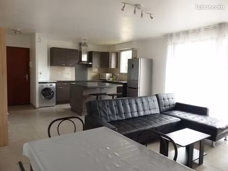 grand f2 lumineux proche rer et aéroport