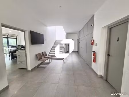 bureau 760 m²