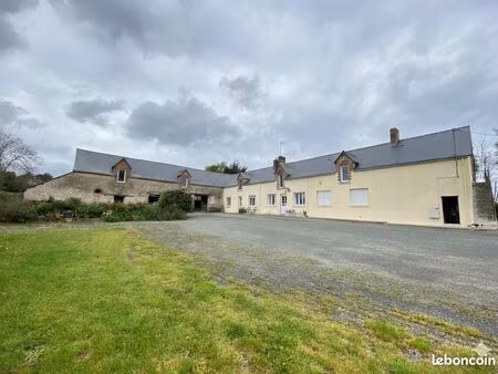 ancien corps de ferme à avessac 44460 comportant 7 pièces et des dépendances