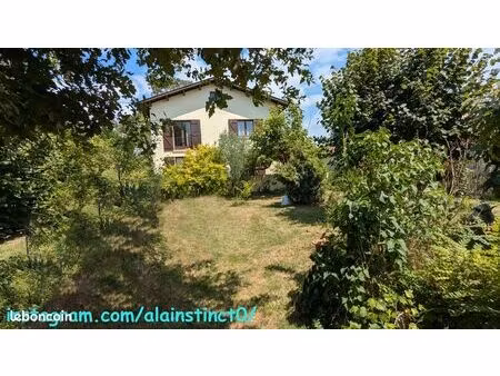 particulier vend grande maison 7 pièces de 141m2 terrain 916m2 piscinable