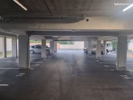 places parking à louer