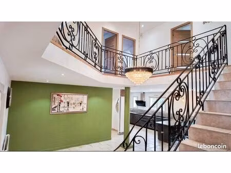 belle maison sur terrain de 2500 m2 avec 3 chalets