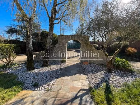 maison 7 pièces 272 m²