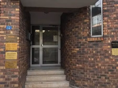 loue- cabinet paramédical 12m2- chaque lundi- 100 m gare srtrouville