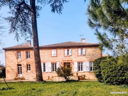 vends maison de maître - 375m² -4 5ha terres- parc - dépendances - rivière
