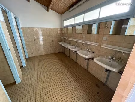 location local de stockage – ancien bloc sanitaire
