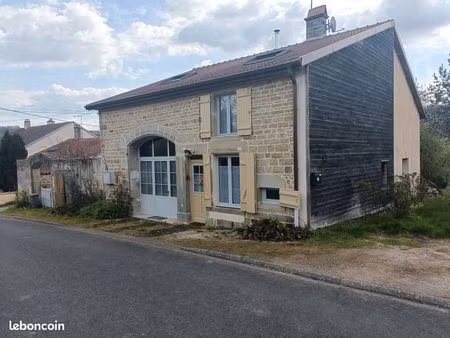 maison restaurée  située dans un environnement de belle nature