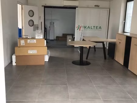 location local commercial coignieres 78